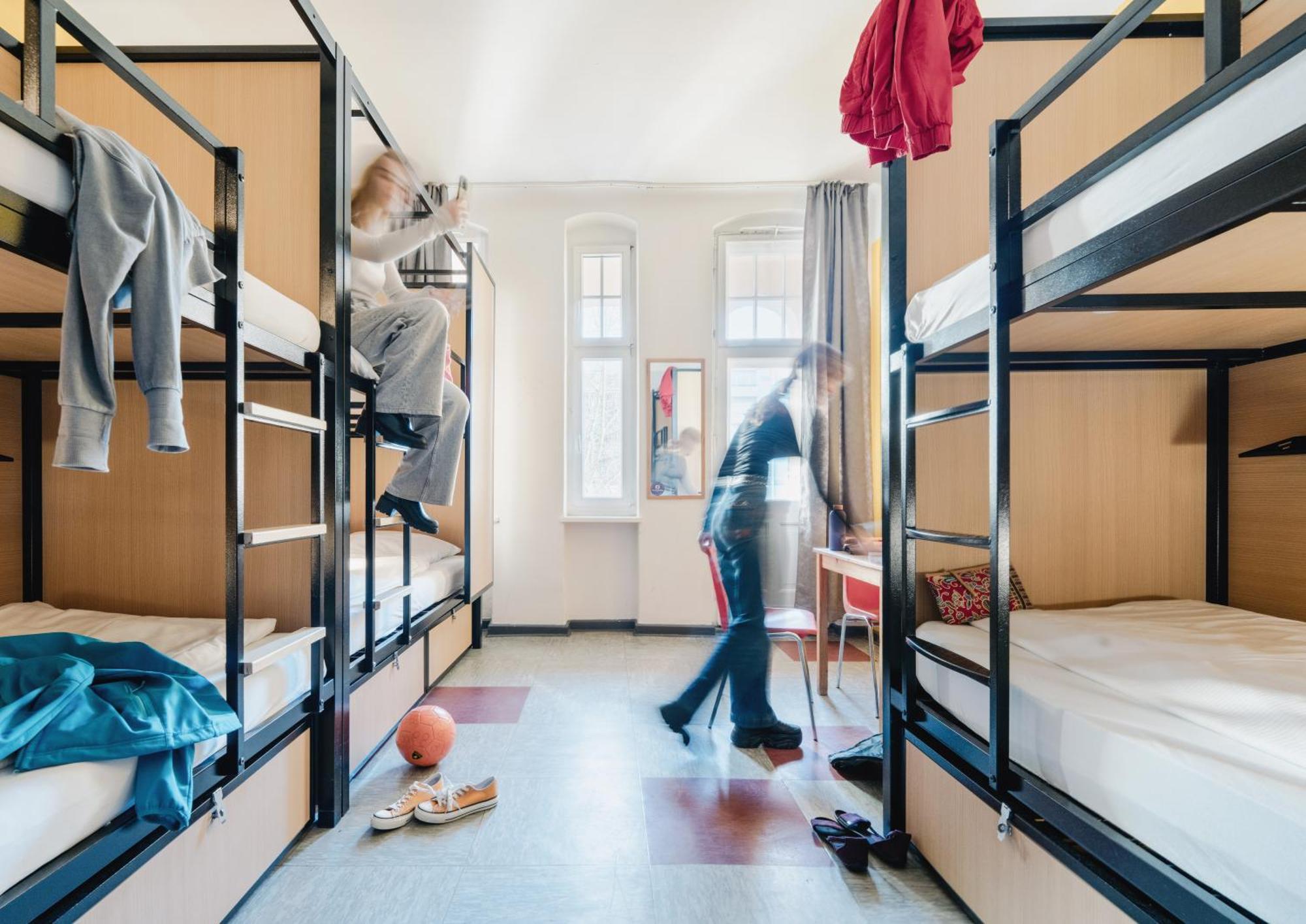 Single Bed 6-Bed Female Dormitory Room